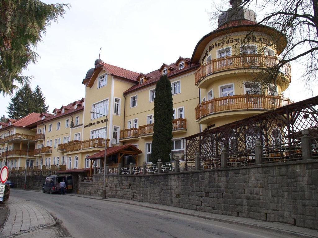 Lazensky Lecebny Dum Praha Hotel Luhačovice Buitenkant foto